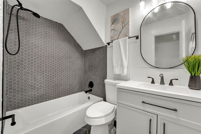 2114 Via Vista, Carrollton, TX 75006
