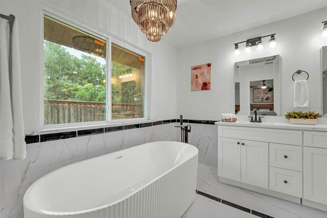 2114 Via Vista, Carrollton, TX 75006