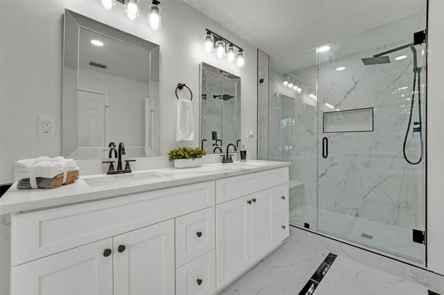 2114 Via Vista, Carrollton, TX 75006
