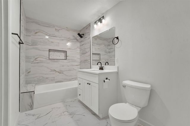 2114 Via Vista, Carrollton, TX 75006