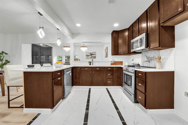 2114 Via Vista, Carrollton, TX 75006