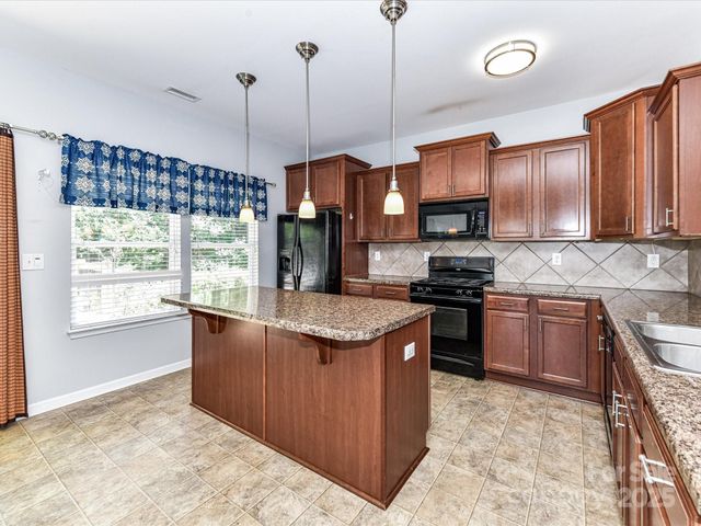 1124 Hunter Street, Statesville, NC 28677