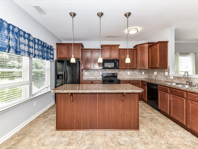 1124 Hunter Street, Statesville, NC 28677