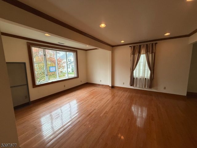 33 Wall St, Cranford Twp., NJ 07016