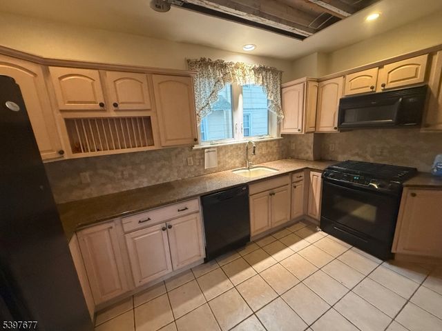 33 Wall St, Cranford Twp., NJ 07016