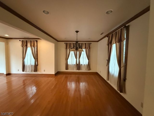 33 Wall St, Cranford Twp., NJ 07016