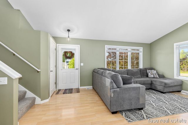 2796 Bryanwood Drive Nw, City Of Walker, MI 49544