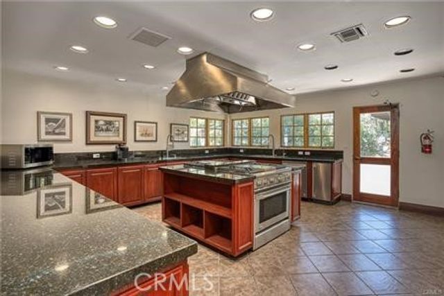 23777 Mulholland Highway 150, Calabasas, CA 91302