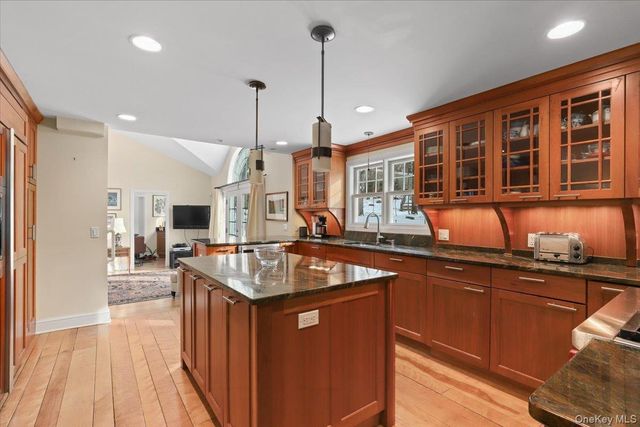 28 Cradle Rock Road, Pound Ridge, NY 10576