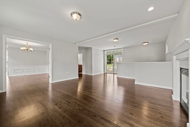 8 Woods Hill Cir, Woburn, MA 01801
