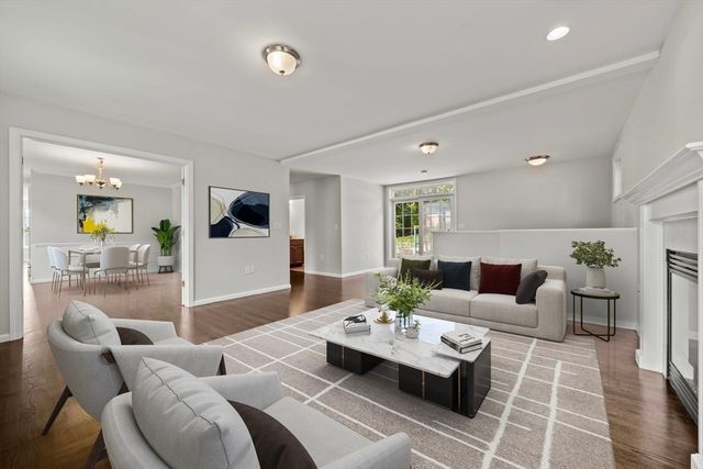 8 Woods Hill Cir, Woburn, MA 01801