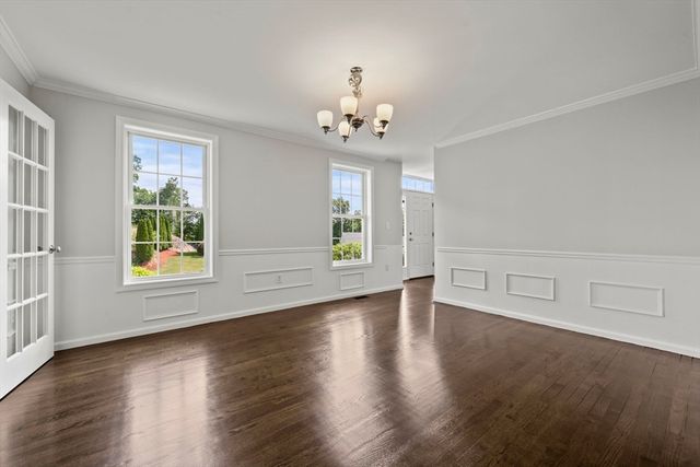8 Woods Hill Cir, Woburn, MA 01801