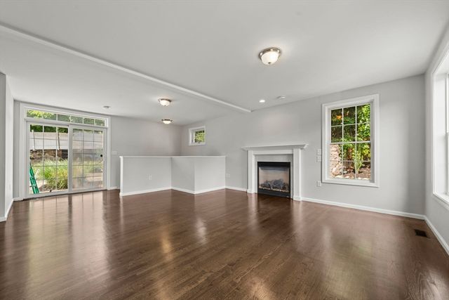 8 Woods Hill Cir, Woburn, MA 01801