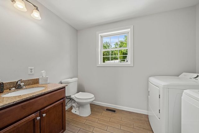 8 Woods Hill Cir, Woburn, MA 01801