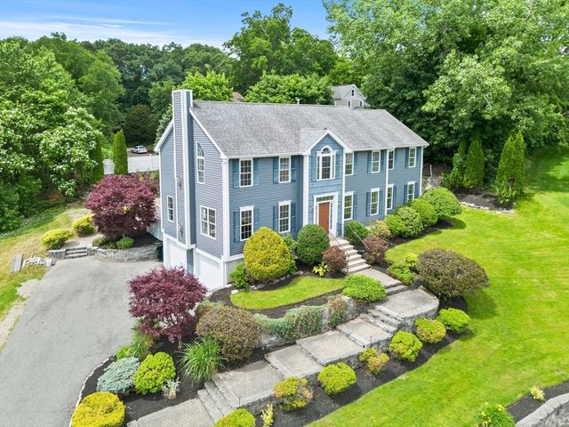 8 Woods Hill Cir, Woburn, MA 01801
