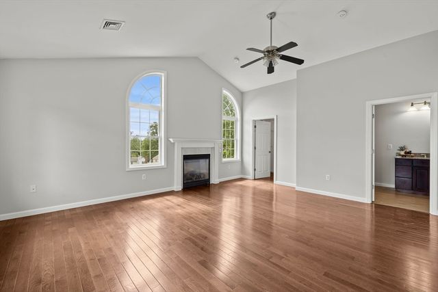8 Woods Hill Cir, Woburn, MA 01801