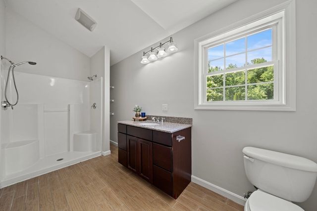 8 Woods Hill Cir, Woburn, MA 01801