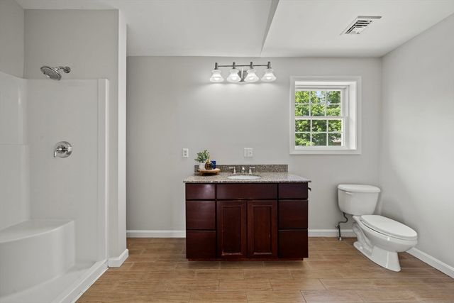 8 Woods Hill Cir, Woburn, MA 01801