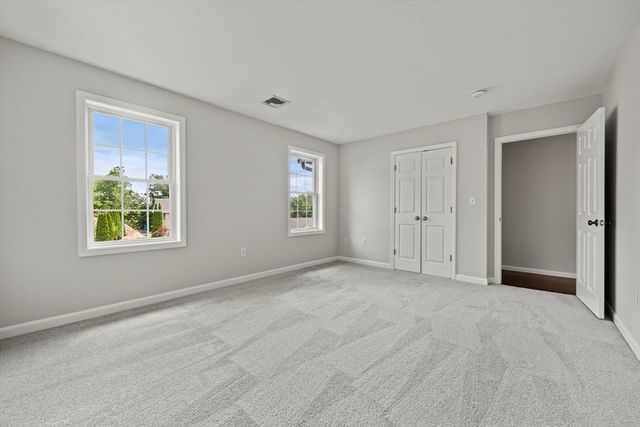 8 Woods Hill Cir, Woburn, MA 01801