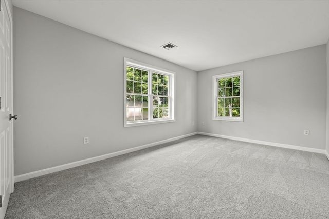 8 Woods Hill Cir, Woburn, MA 01801