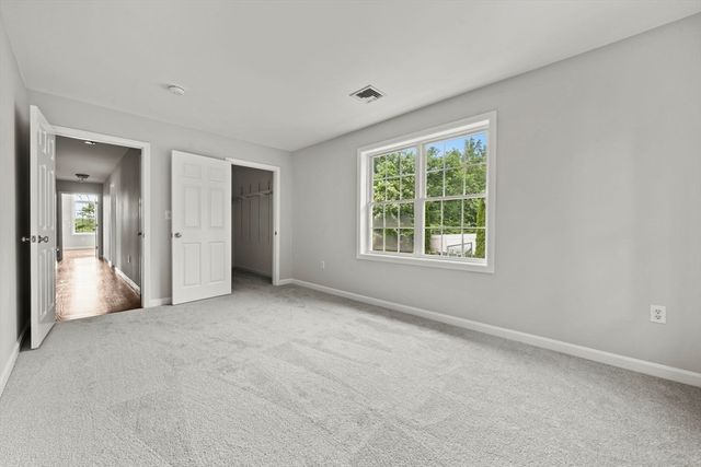 8 Woods Hill Cir, Woburn, MA 01801
