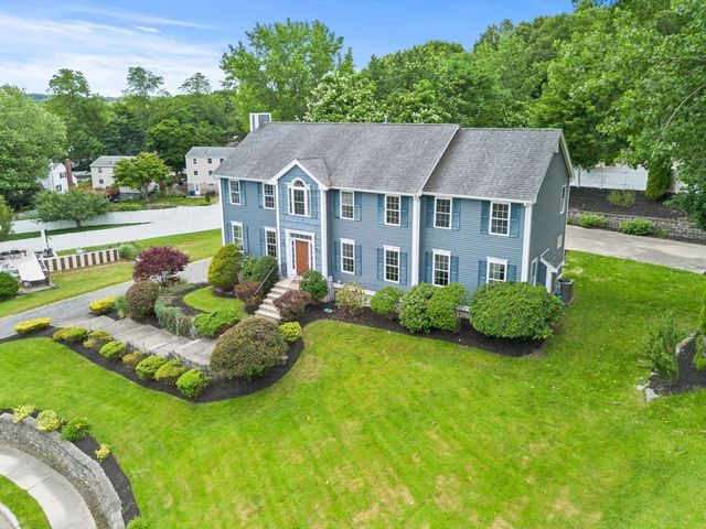 8 Woods Hill Cir, Woburn, MA 01801