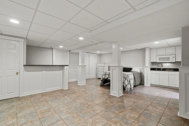 8 Woods Hill Cir, Woburn, MA 01801