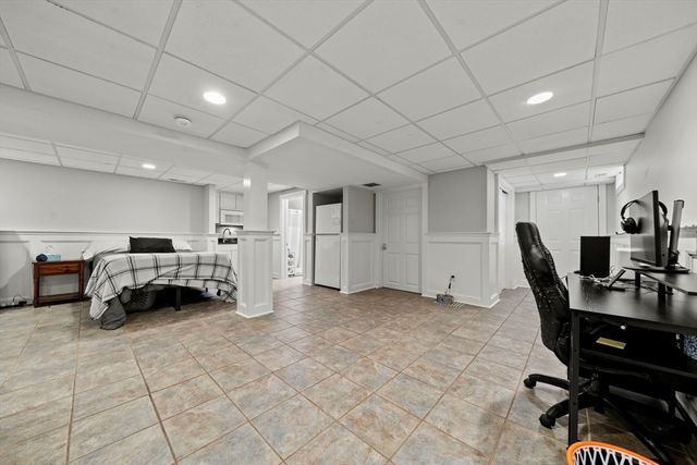 8 Woods Hill Cir, Woburn, MA 01801