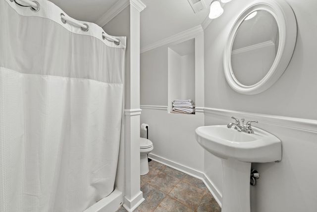 8 Woods Hill Cir, Woburn, MA 01801