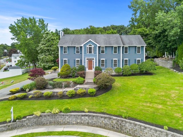 8 Woods Hill Cir, Woburn, MA 01801