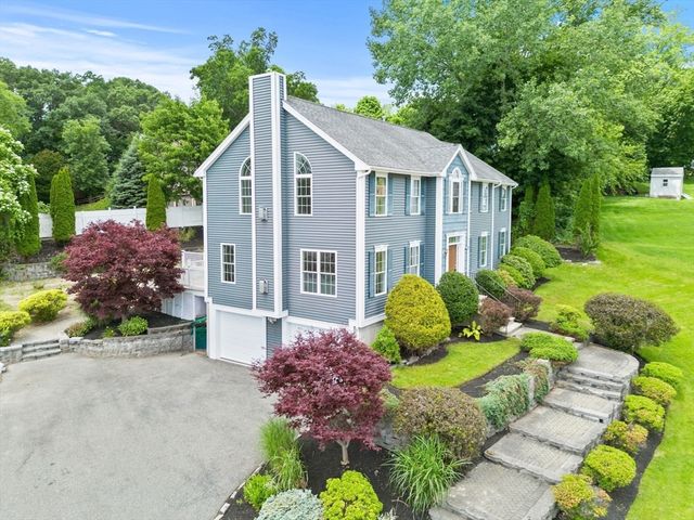 8 Woods Hill Cir, Woburn, MA 01801