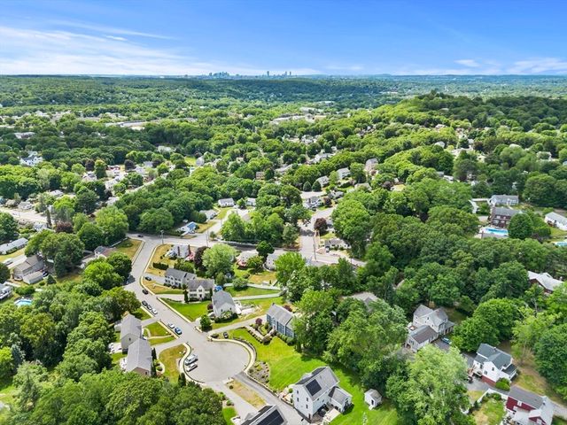 8 Woods Hill Cir, Woburn, MA 01801