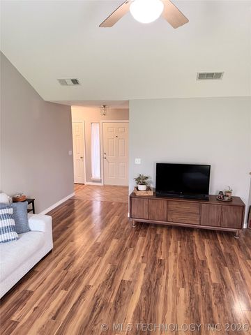 10903 E 120th Court North N, Collinsville, OK 74021