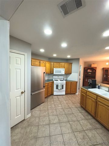 10903 E 120th Court North N, Collinsville, OK 74021