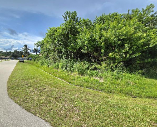 5515 NW Dunn Road, Port St Lucie, FL 34983