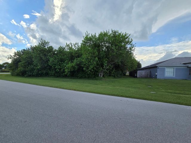 5515 NW Dunn Road, Port St Lucie, FL 34983