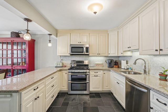 239 Parkside Drive, Suffern, NY 10901