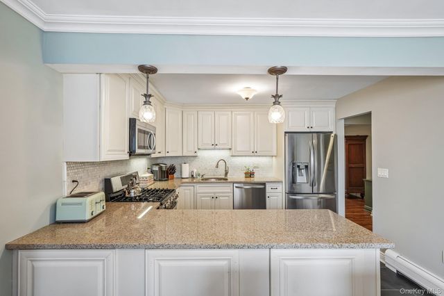 239 Parkside Drive, Suffern, NY 10901