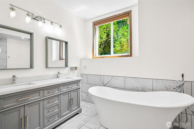 5827 176th Drive SE, Snohomish, WA 98290