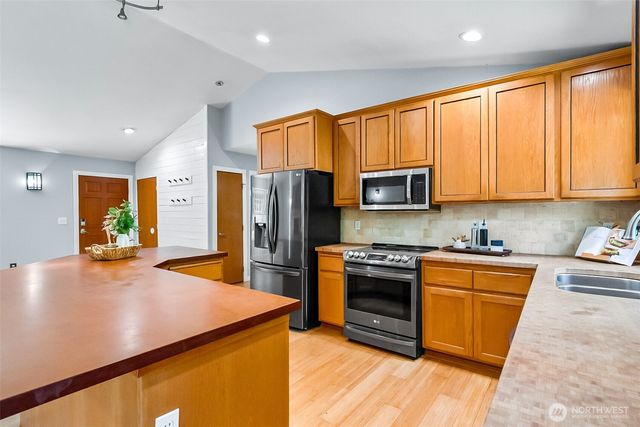 5827 176th Drive SE, Snohomish, WA 98290