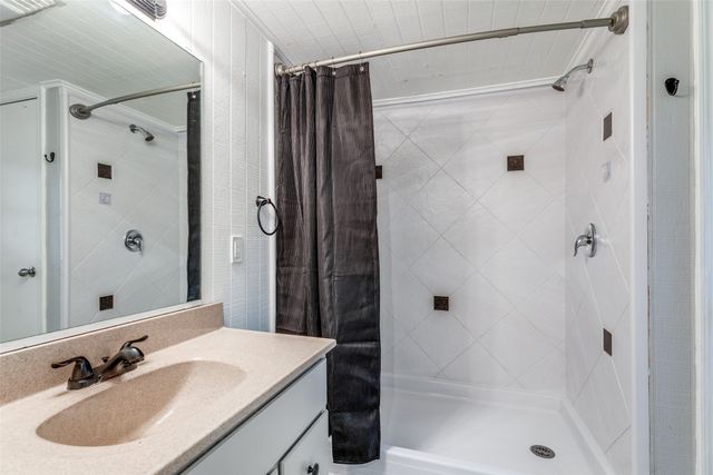 5901 Circular Drive, North Richland Hills, TX 76117