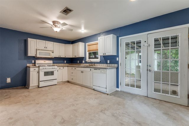 5901 Circular Drive, North Richland Hills, TX 76117