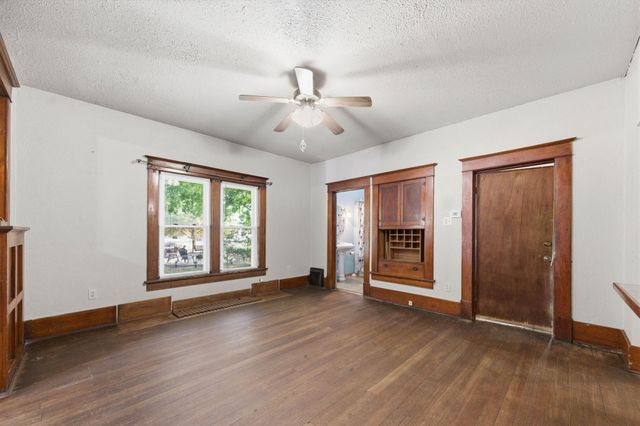 304 S Khedive, Maize, KS 67101