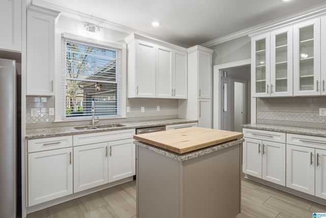 4633 S LAKERIDGE DRIVE, Hoover, AL 35244