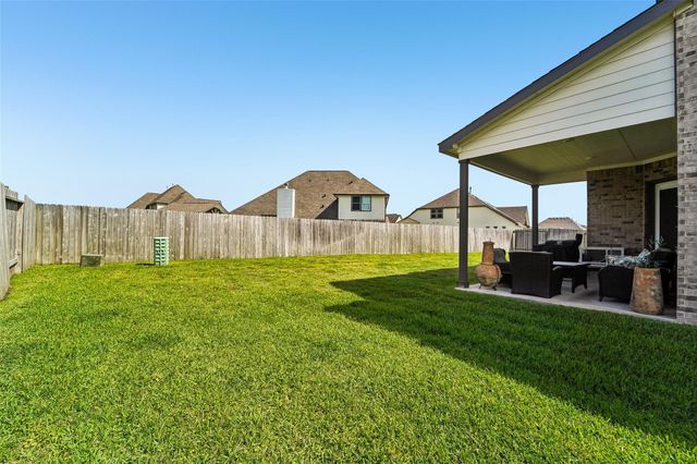 11715 Autumn Leaf Drive, Mont Belvieu, TX 77535