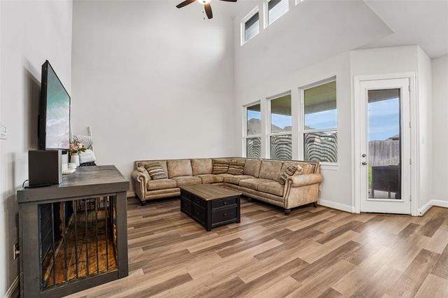 11715 Autumn Leaf Drive, Mont Belvieu, TX 77535