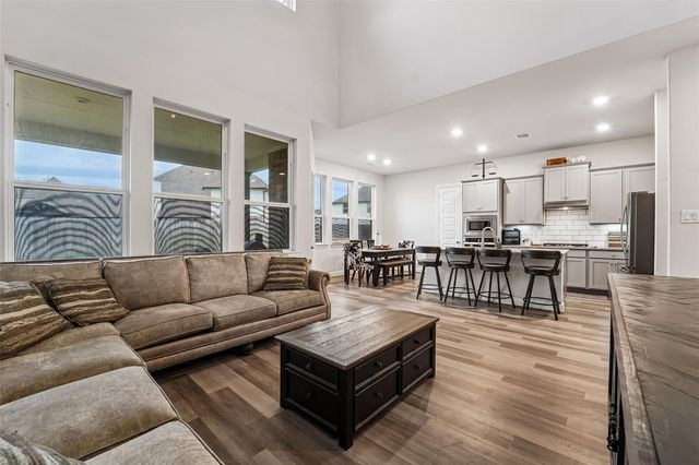 11715 Autumn Leaf Drive, Mont Belvieu, TX 77535