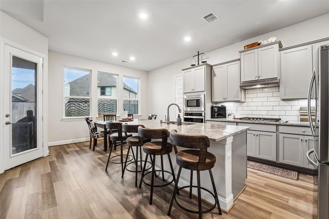 11715 Autumn Leaf Drive, Mont Belvieu, TX 77535