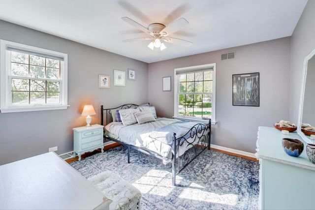 21301 N Woodland Avenue, Barrington, IL 60010