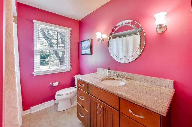 21301 N Woodland Avenue, Barrington, IL 60010